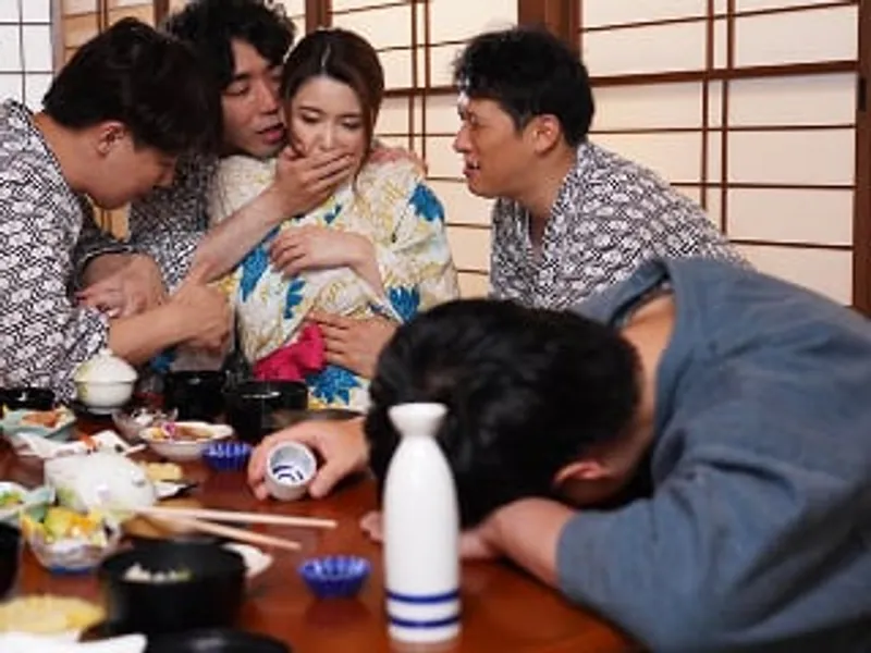 đưa vợ đi suối nước nóng, ông xã không biết bà xã bị người khác đụ sấp mặt